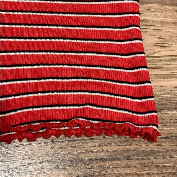 Super Cute Striped Crop Top - Picture 2 of 3